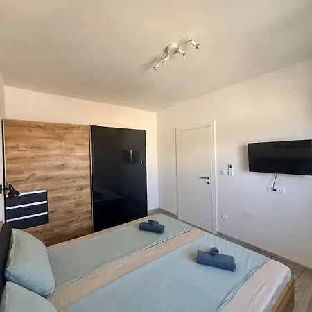 Mali Bei Nin 300m Zum Sandstrand Kovacic