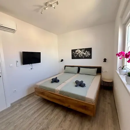 Apartamento Mali Bei Nin 300m Zum Sandstrand Kovacic