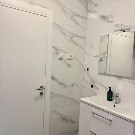 Apartamento Mali Bei Nin 300m Zum Sandstrand Kovacic