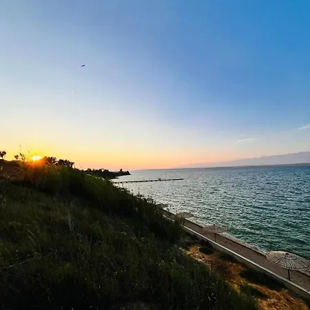 Mali Bei Nin 300m Zum Sandstrand Kovacic