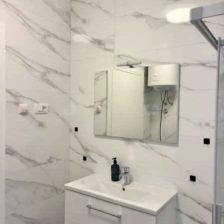 Mali Bei Nin 300m Zum Sandstrand Apartamento Kovacic