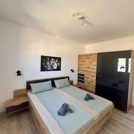 Mali Bei Nin 300m Zum Sandstrand Apartamento Kovacic