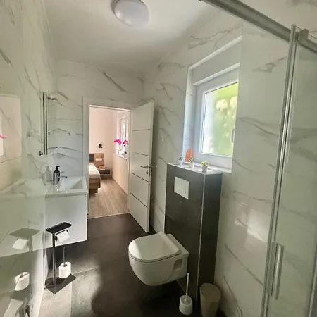 Apartamento Mali Bei Nin 300m Zum Sandstrand Kovacic