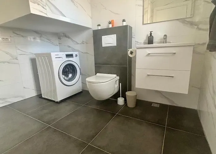 Apartamento Mali Bei Nin 300m Zum Sandstrand