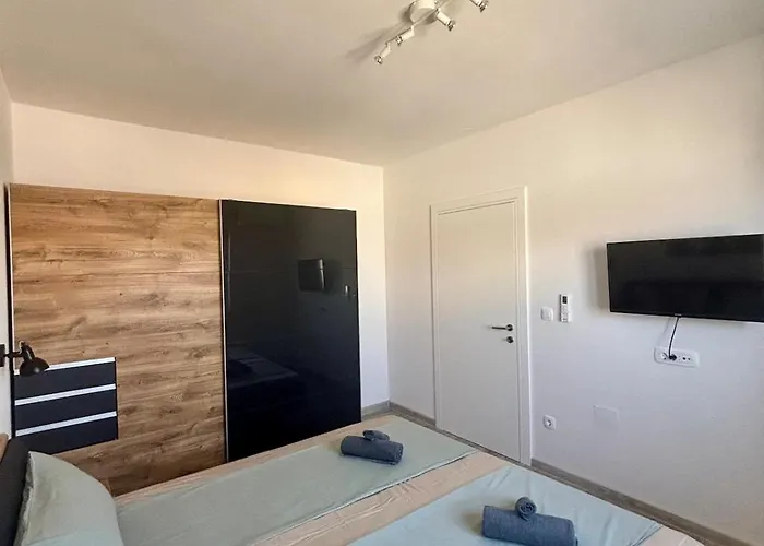 Mali Bei Nin 300m Zum Sandstrand Kovacic