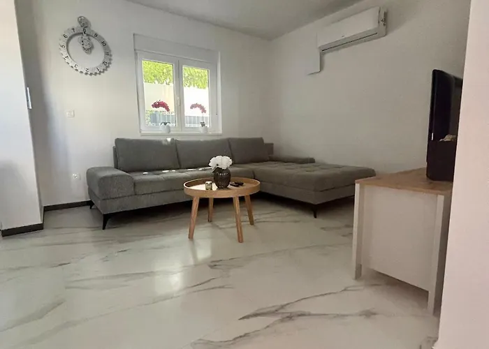 Mali Bei Nin 300m Zum Sandstrand Kovacic