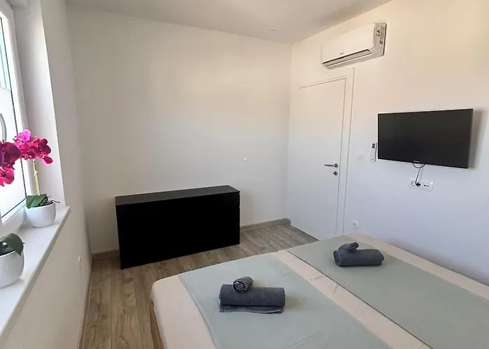 Mali Bei Nin 300m Zum Sandstrand Kovacic